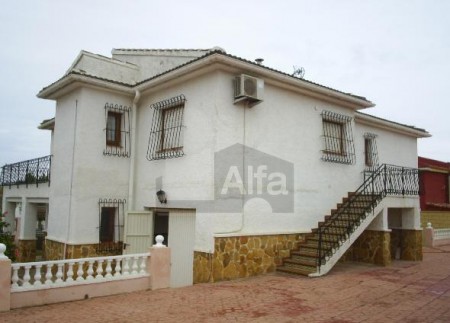 REF; 472 Chalet/casa independiente en venta en Los Balcones / Torrevieja (Alicante).
